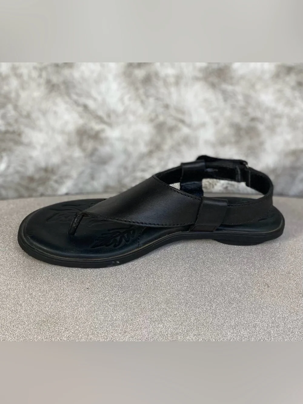 Born Black Leather Thong Style Adjustable Back Strap Sandals Size 6
